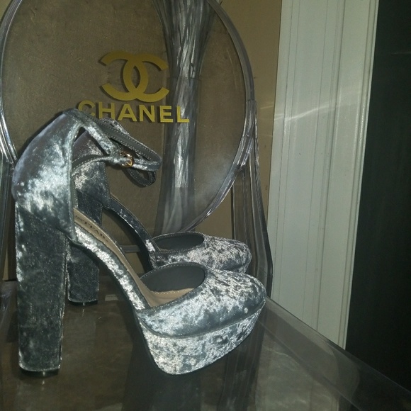 Shoes - Stunning suedepumps